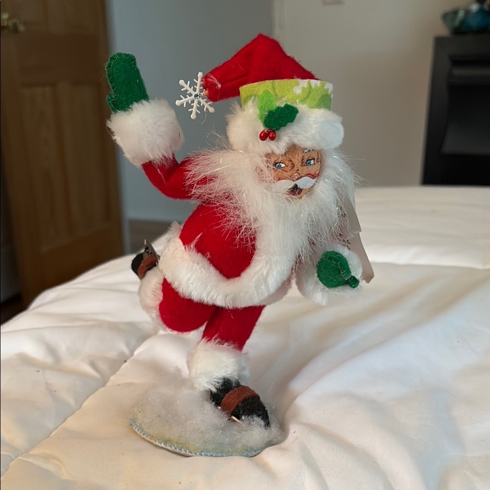 NWT Annalee ice skating Santa